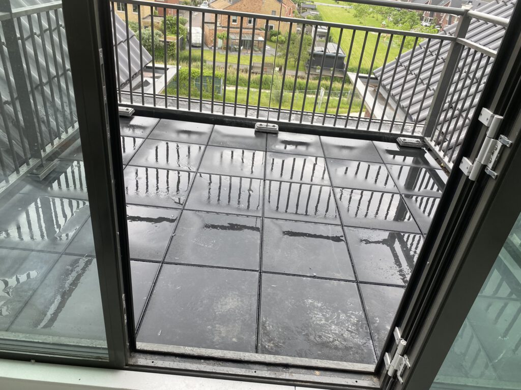Balkon van 142 m² met beton tegels 50x50x5cm op verstelbare tegeldragers in Krommenie, foto 5