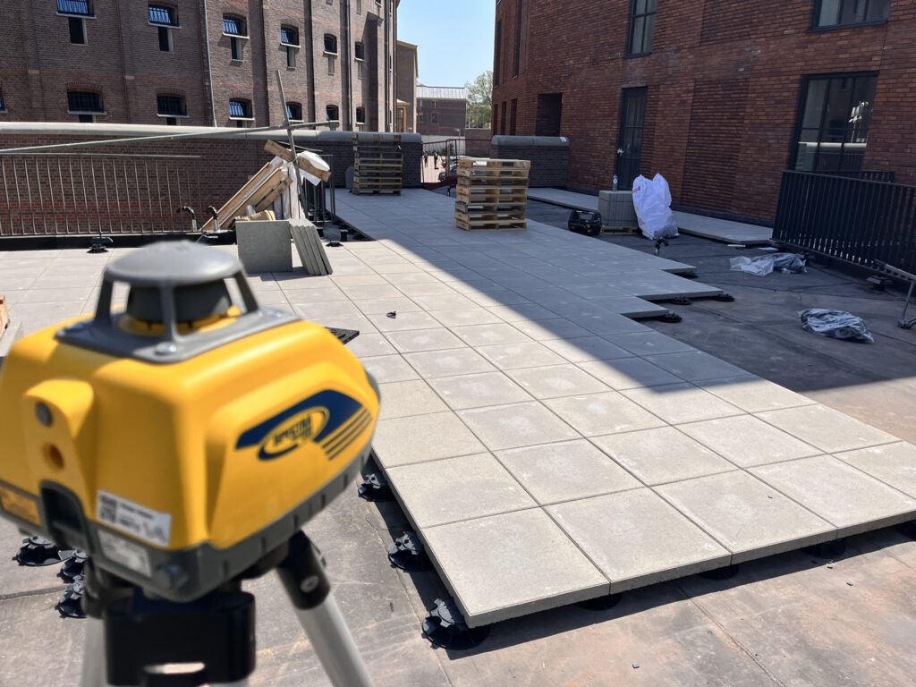 Dakterras van 145 m² met betontegel 50x50x5cm op verstelbare dragers in Haarlem, foto 4