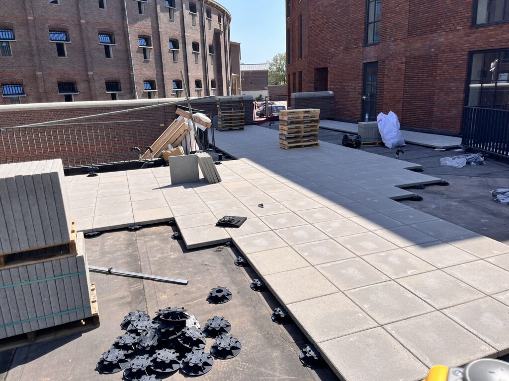 Dakterras van 145 m² met betontegel 50x50x5cm op verstelbare dragers in Haarlem, foto 5