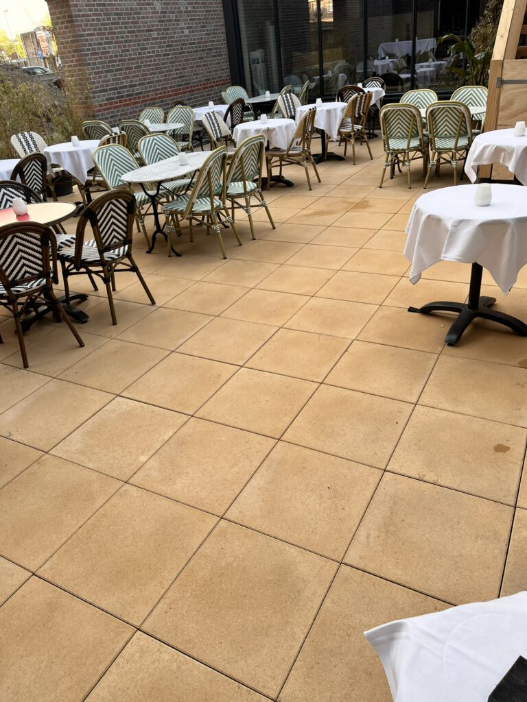 Dakterras van 145 m² met betontegel 50x50x5cm op verstelbare dragers in Haarlem