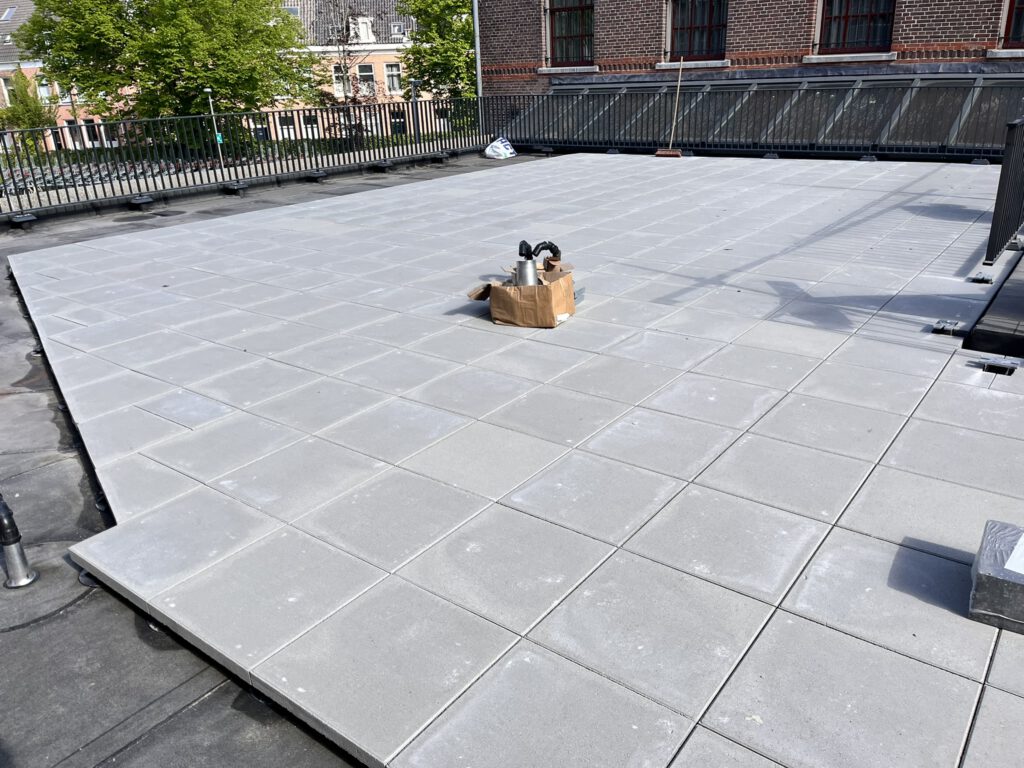 Dakterras van 145 m² met betontegel 50x50x5cm op verstelbare dragers in Haarlem, foto 6
