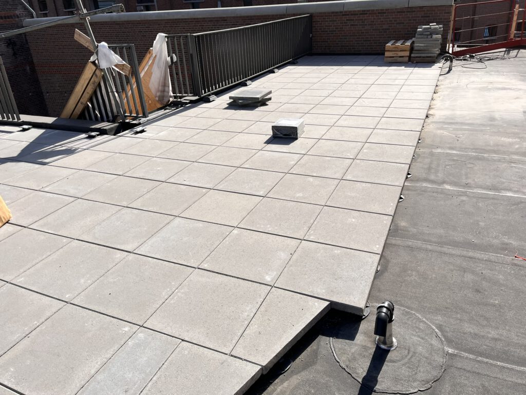 Dakterras van 145 m² met betontegel 50x50x5cm op verstelbare dragers in Haarlem, foto 8