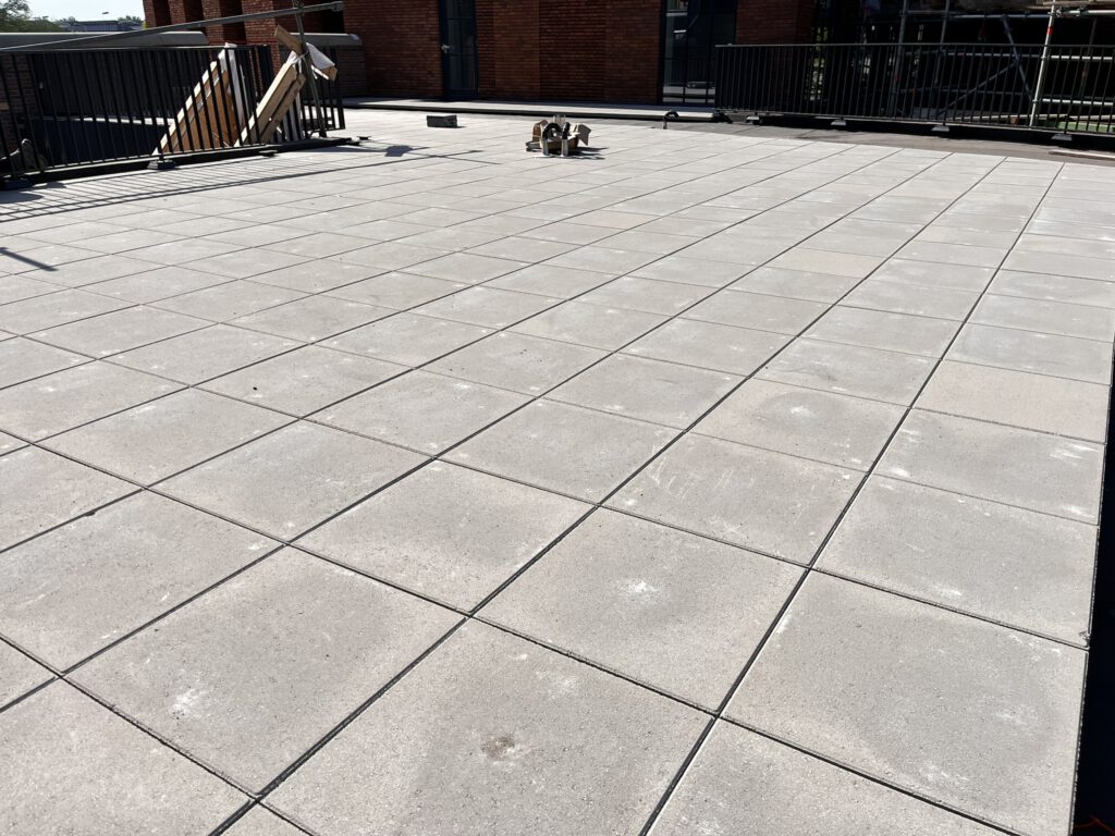 Dakterras van 145 m² met betontegel 50x50x5cm op verstelbare dragers in Haarlem, foto 9