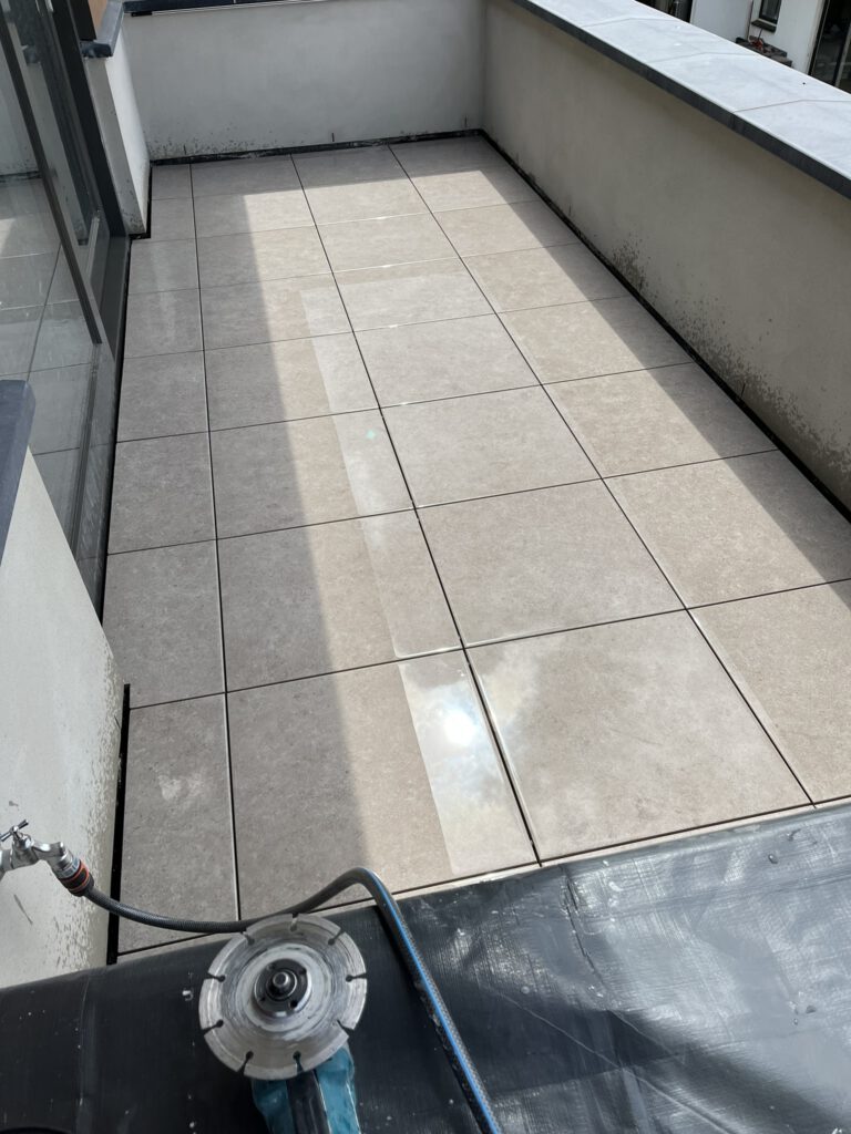Dakterras van 12 m² met keramiek 60×60×2 cm op verstelbare tegeldragers in Limmen, foto 4