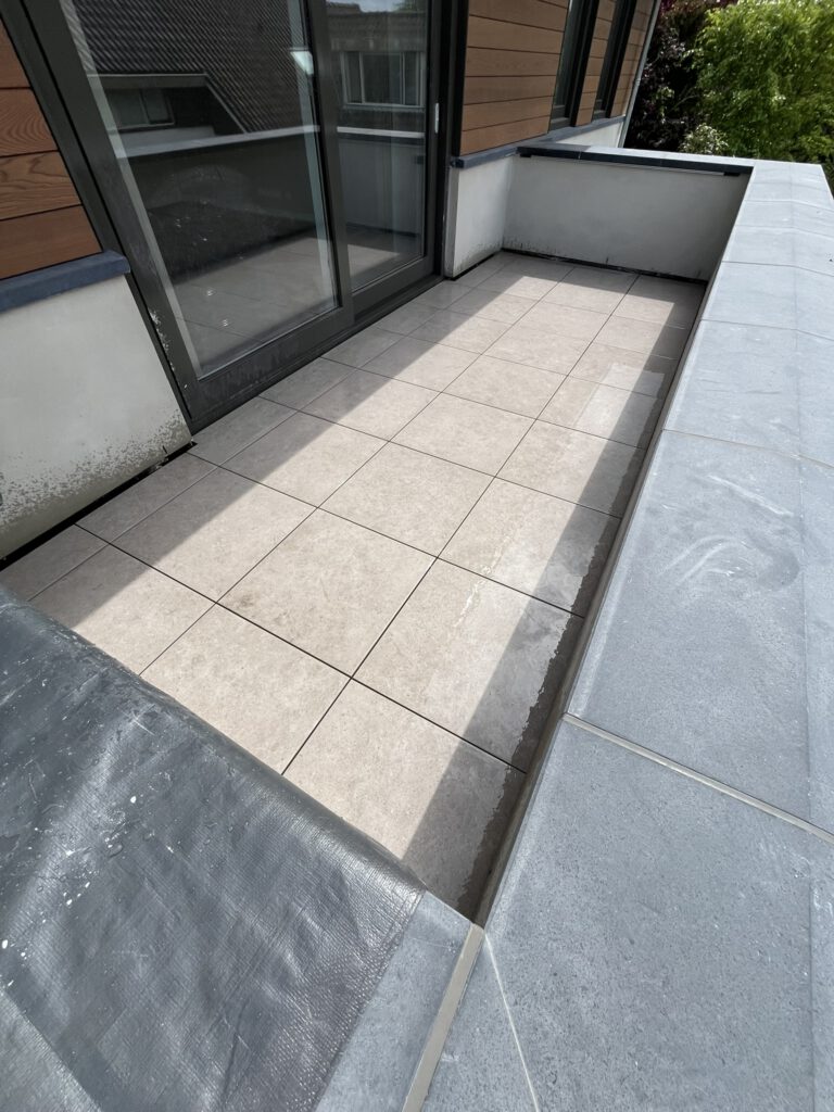 Dakterras van 12 m² met keramiek 60×60×2 cm op verstelbare tegeldragers in Limmen, foto 6