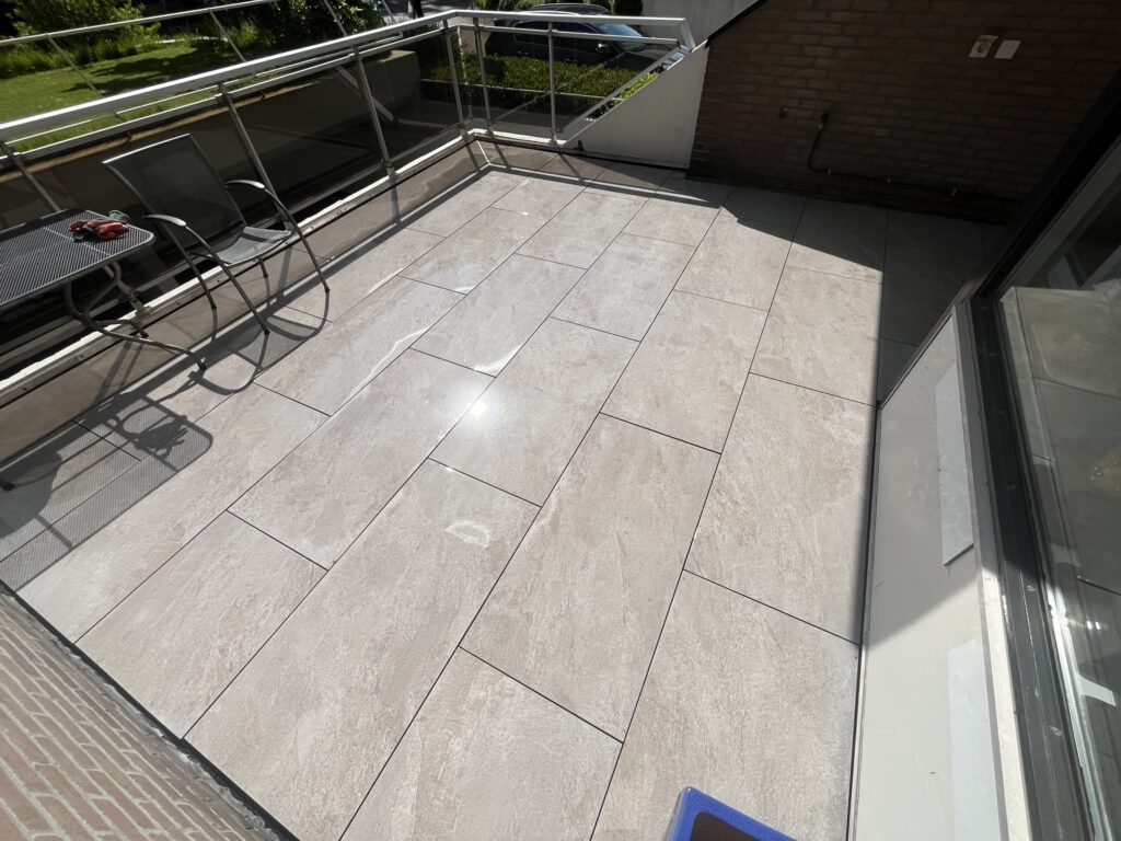 Dakterras van 27 m² met keramiek 120x60x2 cm op verstelbare dragers in Haarlem, foto 2