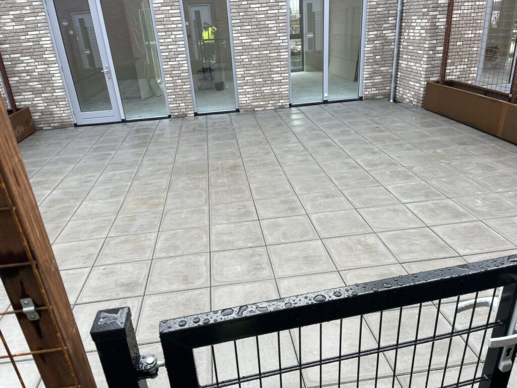 Daktuin van 1.056 m² met beton 50x50x5cm op verstelbare dragers in Streefkerk, foto 6