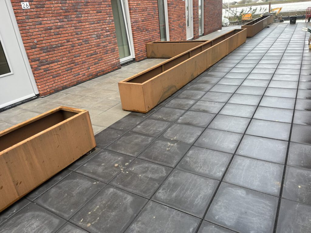 Daktuin van 1.056 m² met beton 50x50x5cm op verstelbare dragers in Streefkerk, foto 8