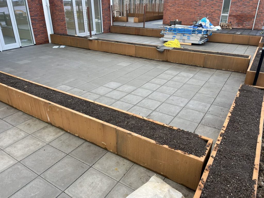 Daktuin van 1.056 m² met beton 50x50x5cm op verstelbare dragers in Streefkerk, foto 9